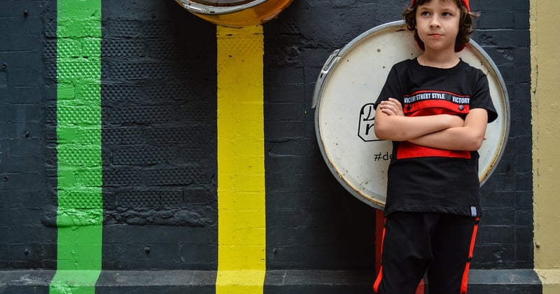 Vêtements sans étiquettes : la mode adaptée qui change le quotidien des enfants autistes
